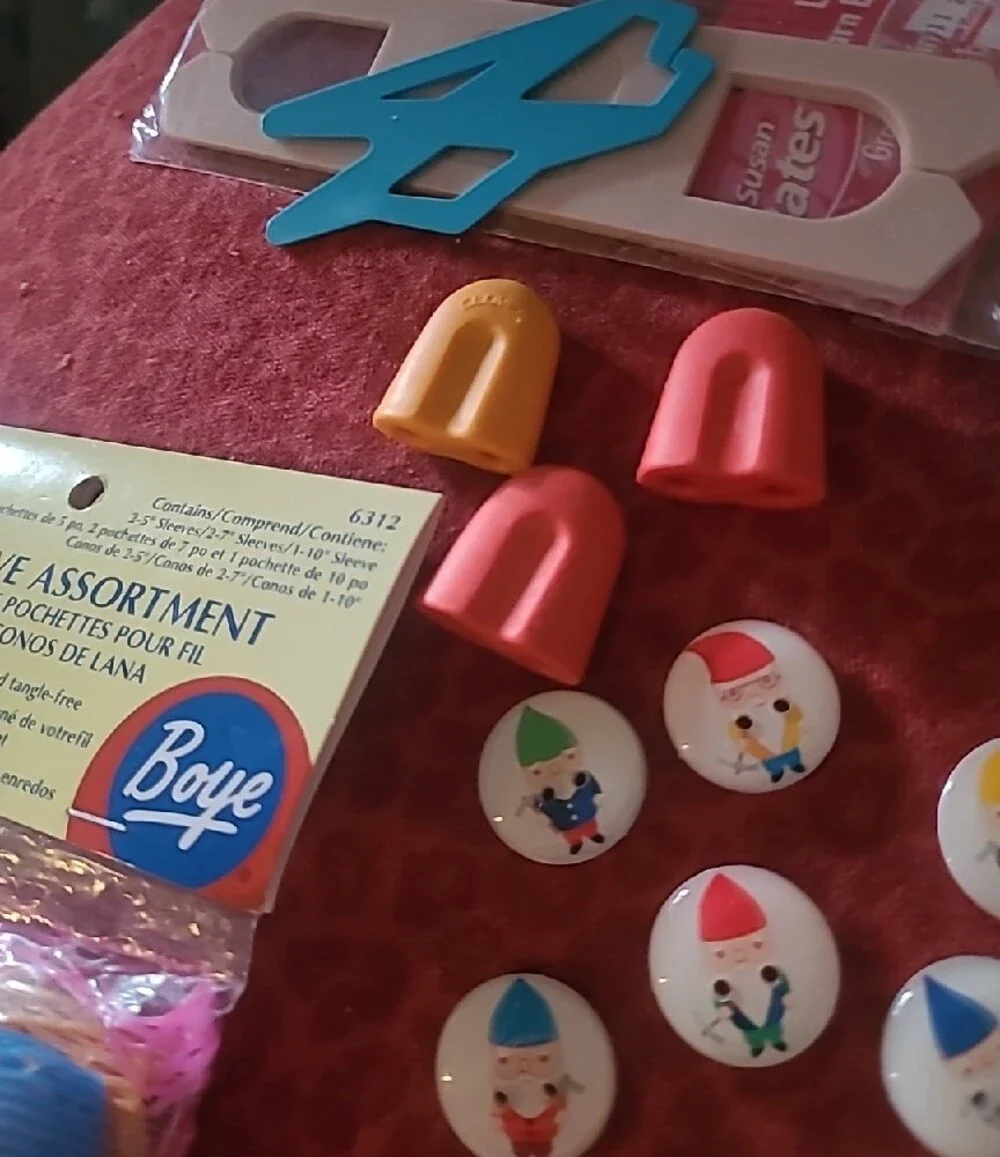 Knitting Items And Snow White And Seven Dwarfs Buttons